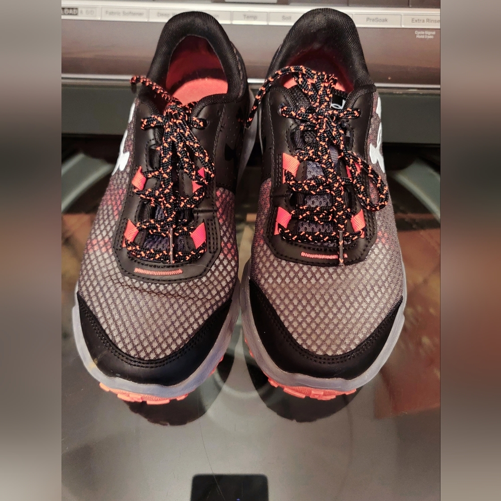 Under Armour Toccoa Trail Running Shoes 7.5/38.5 Black, Gray & Neon Pink/Coral